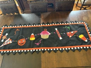 Corredor de mesa de Halloween Glitterville Studios 70" x 25" tela de fieltro temática de caramelo - Imagen 1 de 8