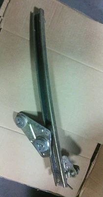 门窗后轨 - 1984 - 1987 年本田 CRX — 第 1/2 张图片