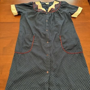 VTG It's A Charm Sz S Blue Dot Red Flowers Trim Button House Dress Pockets - Picture 1 of 10