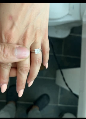 Anillo de compromiso solitario de diamantes princesa Tiffany & Co 1,56 quilates venta al por menor 26 k+ Foto 1 de 4