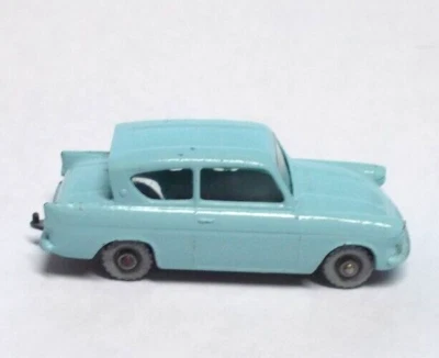 Ford Anglia 1961 Matchbox/Lesney #7 vintage, ruedas de plástico plateado Foto 1 de 4