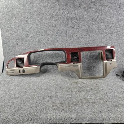 Серый ободок приборной панели приборной панели приборной панели Lincoln Town Car 2003-2011 годов выпуска - Изображение 1 из 4