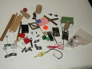 Lionel Part Accessories sign cross buck lumber barrel flag bench MORE JUNK man - Picture 1 of 4