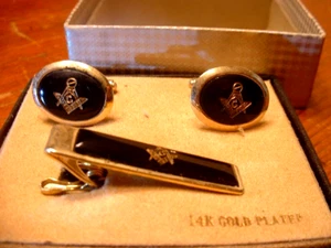 Clip cravatta massonica vintage placcata in oro 14 carati e set maglie bracciale - Foto 1 di 3