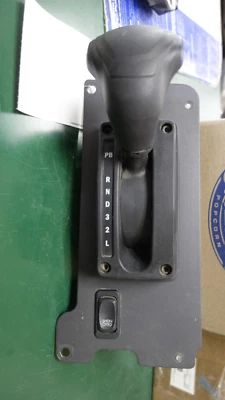 FREIGHTLINER M2 106 2020: Shift Control Assembly 07-24505-001 - Image 1 of 4