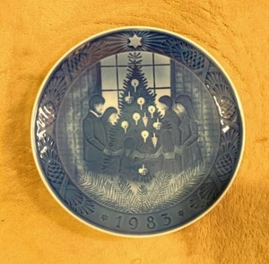 ROYAL COPENHAGEN Denmark Christmas Plate 1983 MERRY CHRISTMAS Glade Jul Lange - Picture 1 of 2