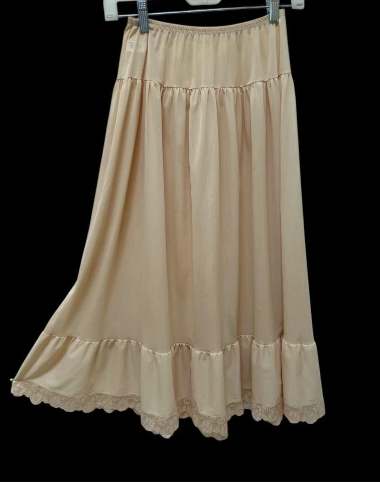 Винтажный Maxi скольжения S нейлона длиной половина скольжения оборки голая Vanity Fair Cottagecore - Изображение 1 из 4