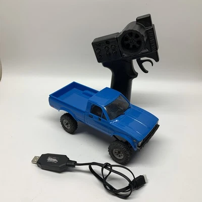 RC4WD Trail Finder 2 1/24 RTR 4WD Electric Trail Truck w/1982 Toyota Pickup Rare - Image 1 of 4