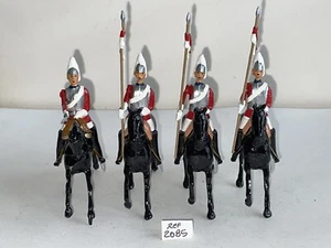 Britains Lead Toy Soldiers Ref #2085 Life Guard w Lances Red Tunics W Officer - Picture 1 of 7