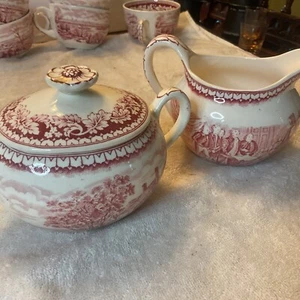 Homer Laughlin Currier & Ives Print Creamer & Sugar Bowl, red - Picture 1 of 8