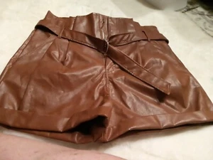 Madden NYC, pantalones cortos de tiro alto bolsa de papel de imitación de cuero marrón, talla XL - Imagen 1 de 7