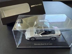 Mercedes-Benz SL 65 AMG silber 1:43 Dealer Edition Minichamps OVP - Bild 1 von 1