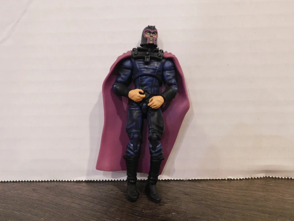 Figura de acción suelta Hasbro Marvel Universe Magneto 026 2011 3,75" Foto 1 de 2