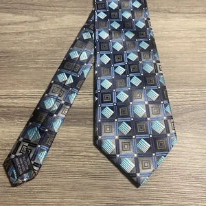 Vintage Croft & Barrow Men's Tie Gray Geometric Pattern 100% Poly 60" x 3.25" - Picture 1 of 5
