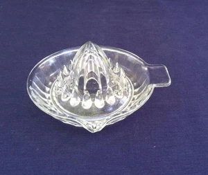 Vintage Reibahle Entsafter Klarglas Griff Ausgießer 5" Durchmesser Sammlerstück gut - Bild 1 von 2