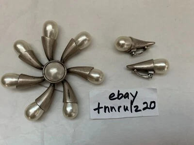 Rare Gorgeous CHANEL Vintage Pearl Flower Brooch Earrings Set - Image 1 of 4