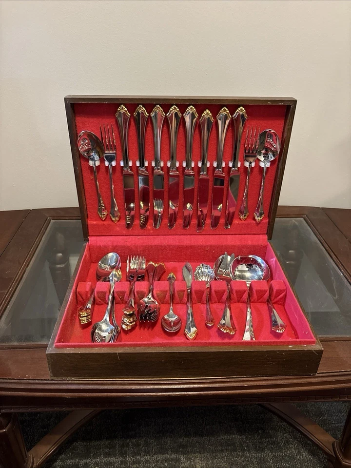 Community by Oneida 46c Juego de cubiertos plateados Juego de cubiertos Foto 1 de 4