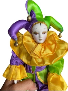 Muñeca de porcelana bufón/arlequín Mardi Gras de 11" pintada a mano de colección juego de payaso - Imagen 1 de 3