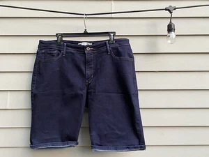 Signature Levi Strauss Women’s Modern Bermuda Jean Shorts Size 22w Dark Wash - Picture 1 of 4