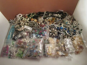 Vintage 5 lb Lot of Craft Costume Jewelry Parts Pieces Beads Chains Repairs - Picture 1 of 12
