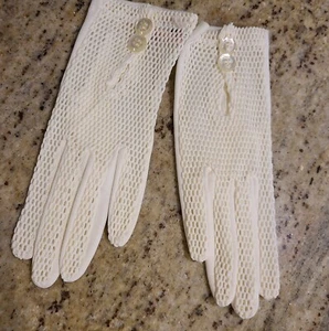 New! Vintage Size XS 6 Cream White Fishnet Button Formal 7.5" Gloves Stretch - Picture 1 of 12