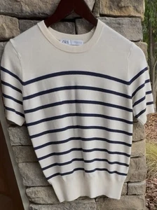 Suéter Zara Talla M Crema y Azul Marino Rayas Tejido Manga Corta Suave Elástico Preppy - Imagen 1 de 5