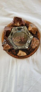 Cenicero de recuerdo vintage de madera petrificada y acrílico Lucite - Imagen 1 de 4