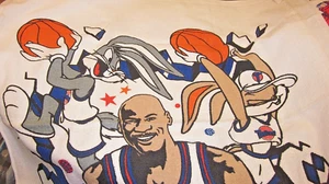 1996 Michael Jordan Space Jam Beach Towel  30 X 60 Bugs Bunny - Picture 1 of 3