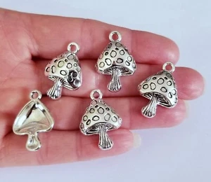 5 x Tibetan Style Alloy ANTIQUE SILVER MUSHROOM Toadstool Craft Charms Pendants - Picture 1 of 3