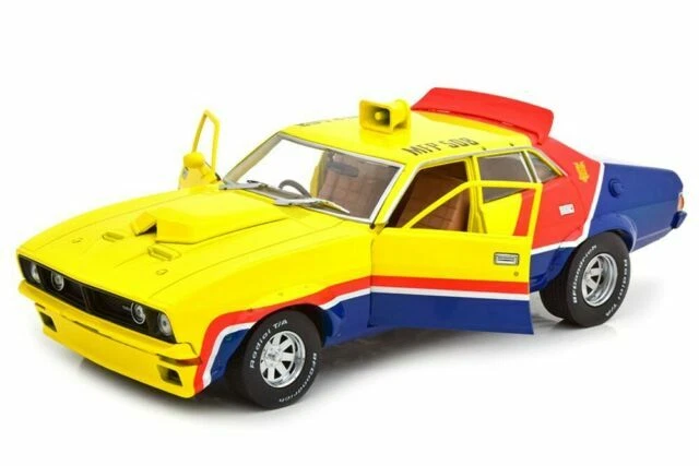 Greenlight Hollywood Falcon XB V8 Interceptor 1974 "Mad Max" Scala 1:18 Edizione Limitata - Giallo/Blu/ Rosso (13574)