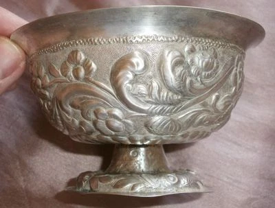 Coupe sur piédouche Hollande XIXème en argent massif repoussé - à restaurer ! - Photo 1/4