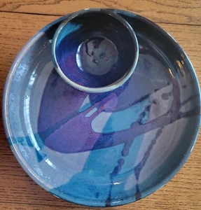 Rick Petteford Art Pottery Studio Chip & Dip Bowl firmado púrpura azul aperitivo - Imagen 1 de 7