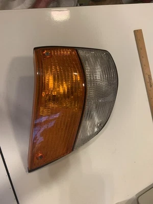 Пассажирский поворотник правый Saab 900 83-86 - Изображение 1 из 4