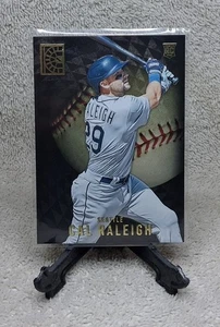 Tarjeta de novato Cal Raleigh 2022 Panini Capstone Luxury Suite #127 Seattle Mariners - Imagen 1 de 2