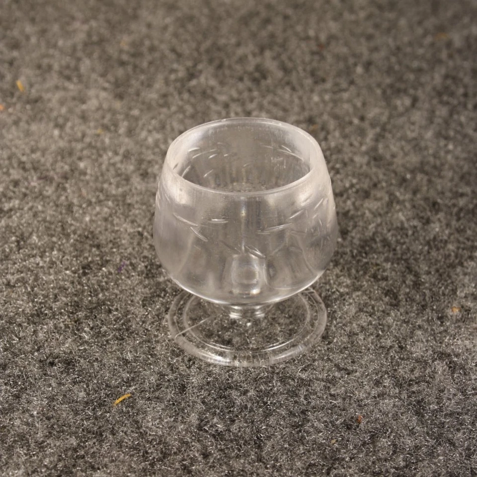 Lote de 12 piezas miniatura de plástico Brandy Glass Favor #12900075  Foto 1 de 1