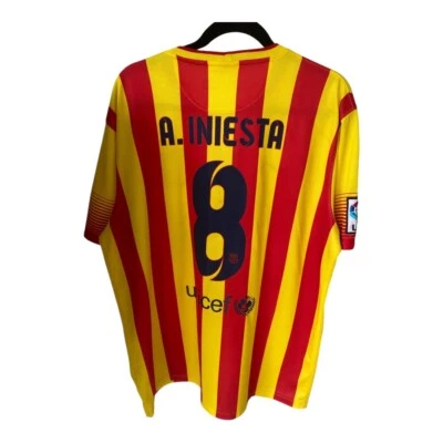 Camiseta de futebol Nike 2013/2014 FC Barcelona Away. Bandeira catalã. Legend #8 Iniesta. - Imagem 1 de 4