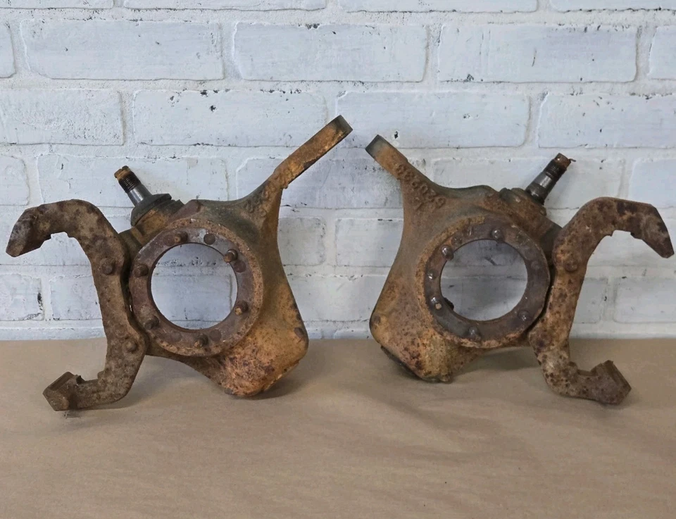 JEEP CJ5 CJ7 CJ8 1979-86 Factory Dana 30 Disc Brake Knuckles & Caliper Brackets - Image 1 of 4