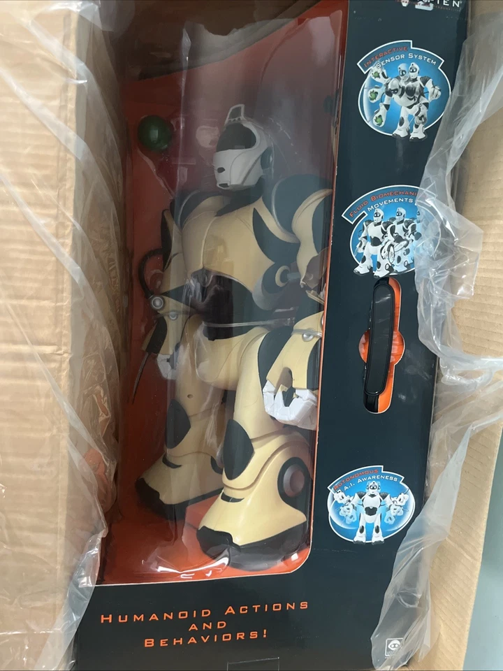 New WowWee Robosapien V2 Beige Full Function Humanoid Robot 2005MIB- HUGE! 2FT. - Image 1 of 4