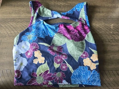 Sujetador deportivo corto So Floral para mujer talla pequeña Foto 1 de 3