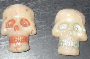 Halloween SKULL MAGNETS Lot of 2 OOAK glitter handmade polymer clay - Picture 1 of 5