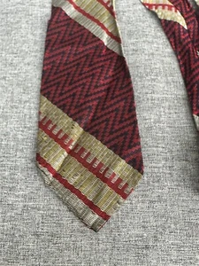 Corbata corta retro vintage de poliéster a rayas Chevron de acetato rojo azul para hombre - Imagen 1 de 7
