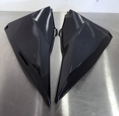 03-06 Kawasaki Z1000 ZR1000 side cover pair 36001-0040-4P - Image 1 of 4