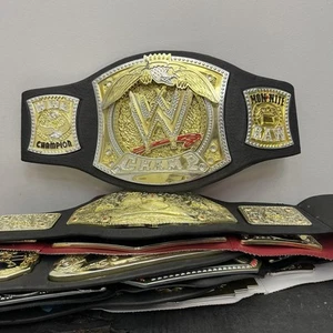 7 WWE Wrestling Championship Belts Mattel Jakks Pacific 2003 -2016 FREE POSTAGE - Afbeelding 1 van 22