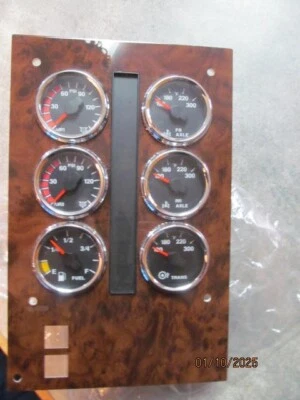 International 3833537C91 Instrument panel RH for 5900 &5900i New with gauges Foto 1 de 4