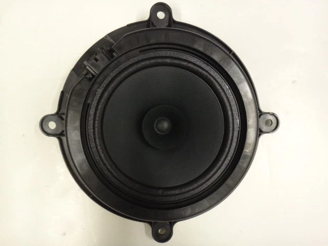 2014 2015 2016 2017 2018 Mazda 3 Front door speaker BHN966960 - Image 1 of 1