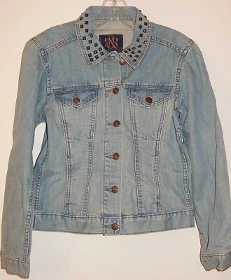  ROCK & REPUBLIC HITCHIKER WOMEN'S DENIM STUDS TRUCKER JACKET sz XS S M L NEW  - Image 1 of 4