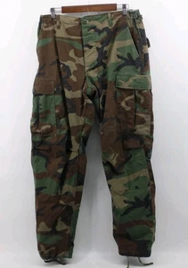 Pantaloni da combattimento Propper cargo militare Woodland mimetici medi regolari bottoni mosca - Foto 1 di 10