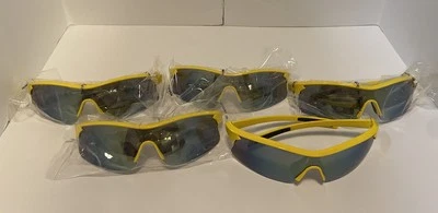 Paquete de 5 pares de gafas de sol envolventes amarillas nuevas en el paquete Foto 1 de 4