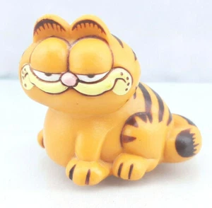 UFS 1980's Garfield Sitting PVC Figure - Picture 1 of 11