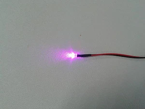 10 Stück LED verkabelt pink + Vorwiderstand Beleuchtung Modellbahn Modellbau NEU - Picture 1 of 1